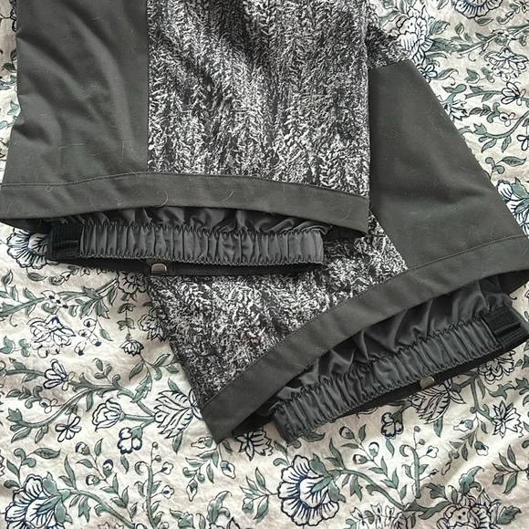 Patagonia insulated  Snowbelle snow snowboard ski pants trees forest size medium - Picture 9 of 11